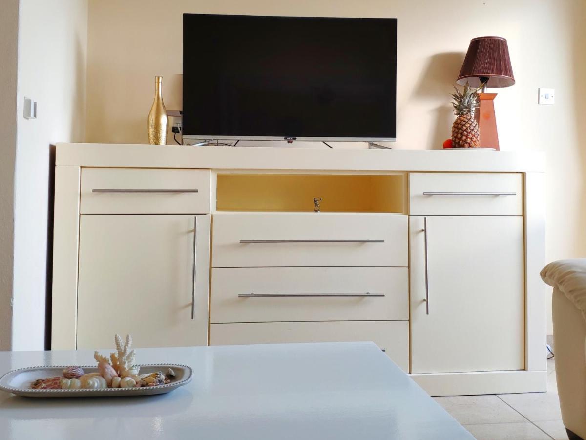 Sweet Coral Bay Sea View 3 Stocks Paphos Apartment