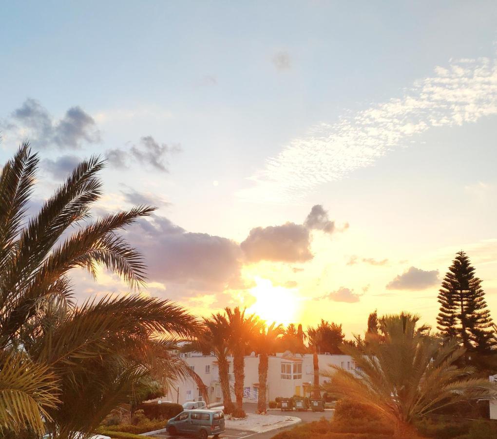Sweet Coral Bay Sea View 3 Stocks Paphos Apartment