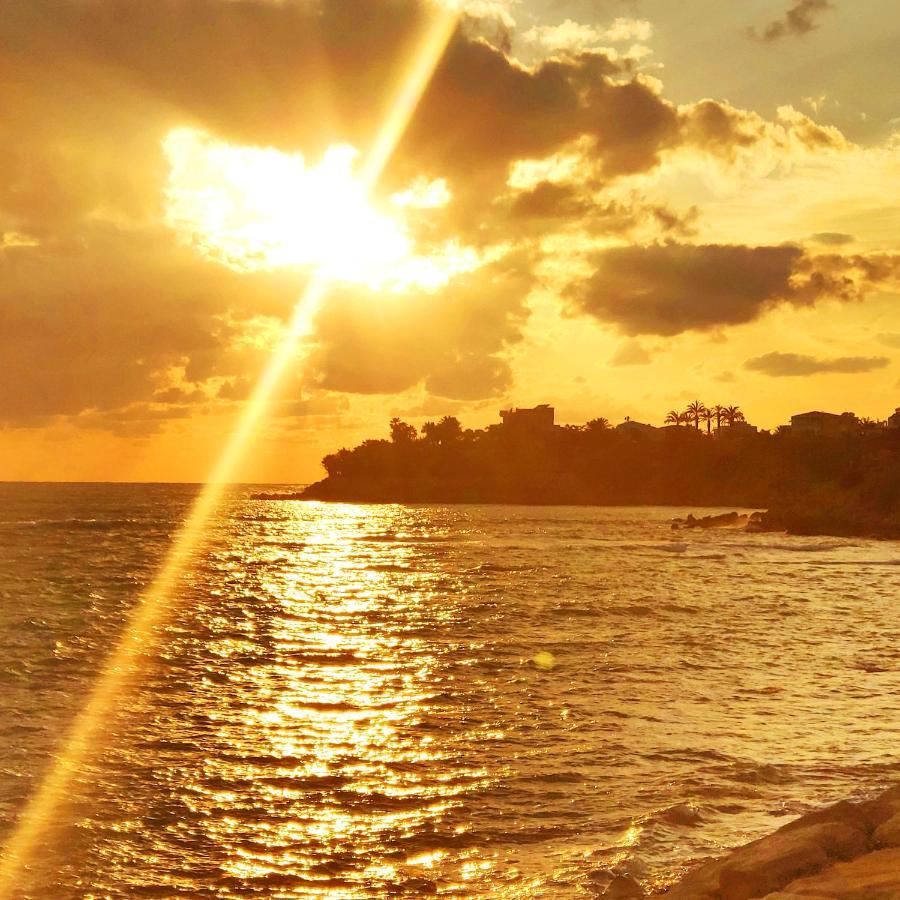 Sweet Coral Bay Sea View 3 Stocks Paphos Apartment *