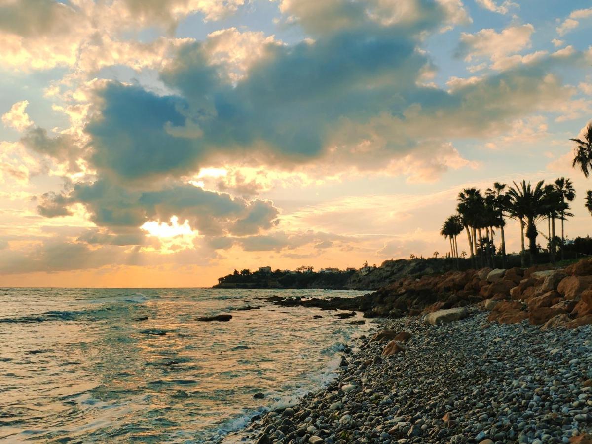 Sweet Coral Bay Sea View 3 Stocks Paphos Apartment *